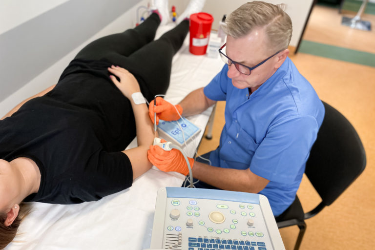 Czym jest i kiedy jest stosowana metoda przezskórnej elektrolizy?